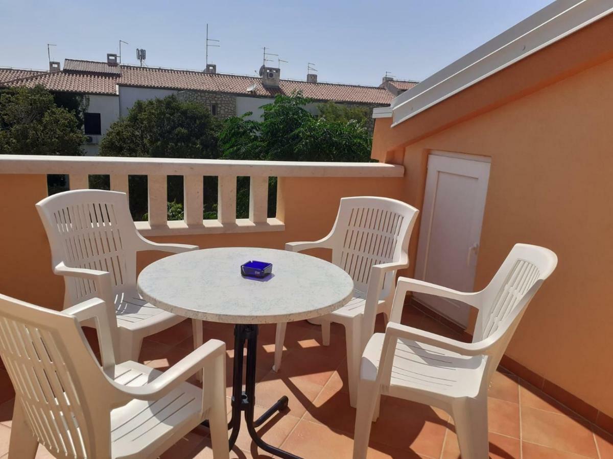 Apartmani Ruza Novalja Luaran gambar